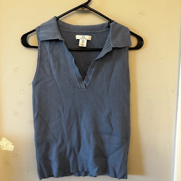 Halston Sleeveless Collar Top - Picture 3 of 4